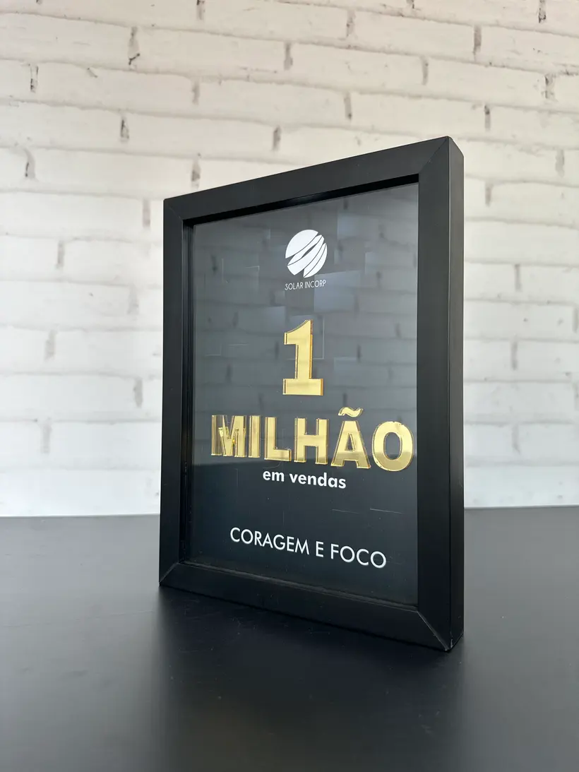 Quadro de conquista 1 milhão em vendas, moldura preta