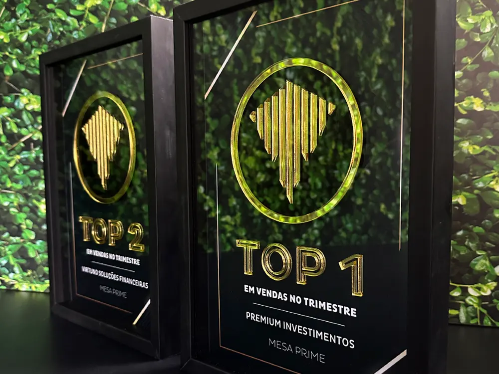 Dois quadros de premiação do mesmo layout, Top 1 e Top 2 em vendas no trimestre